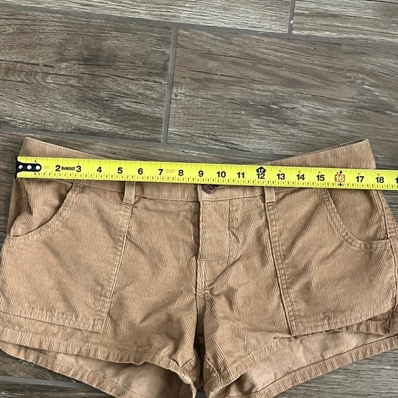 Birdwell Beach Britches Classic women’s corduroy shorts - Picture 4 of 5